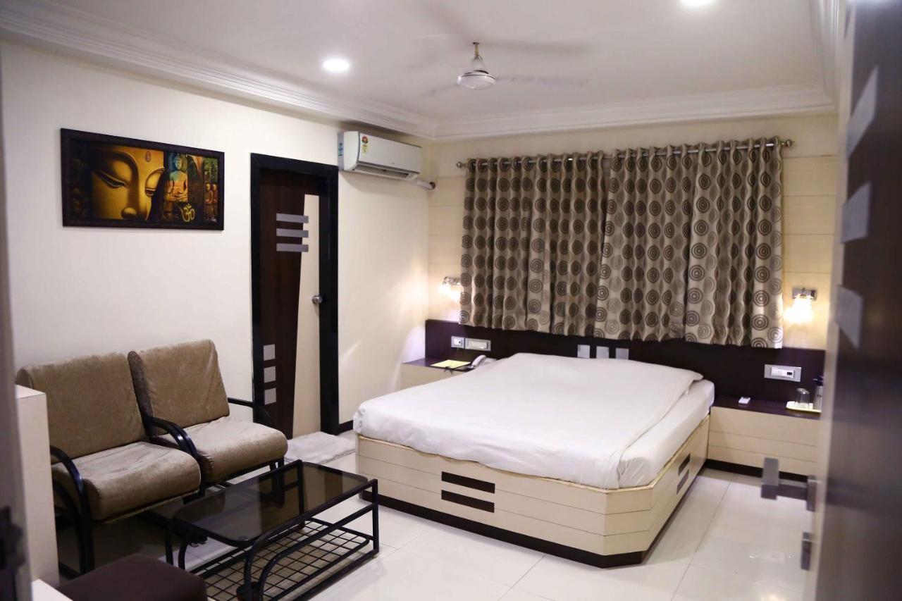 Hotel Regency Jamnagar Luaran gambar