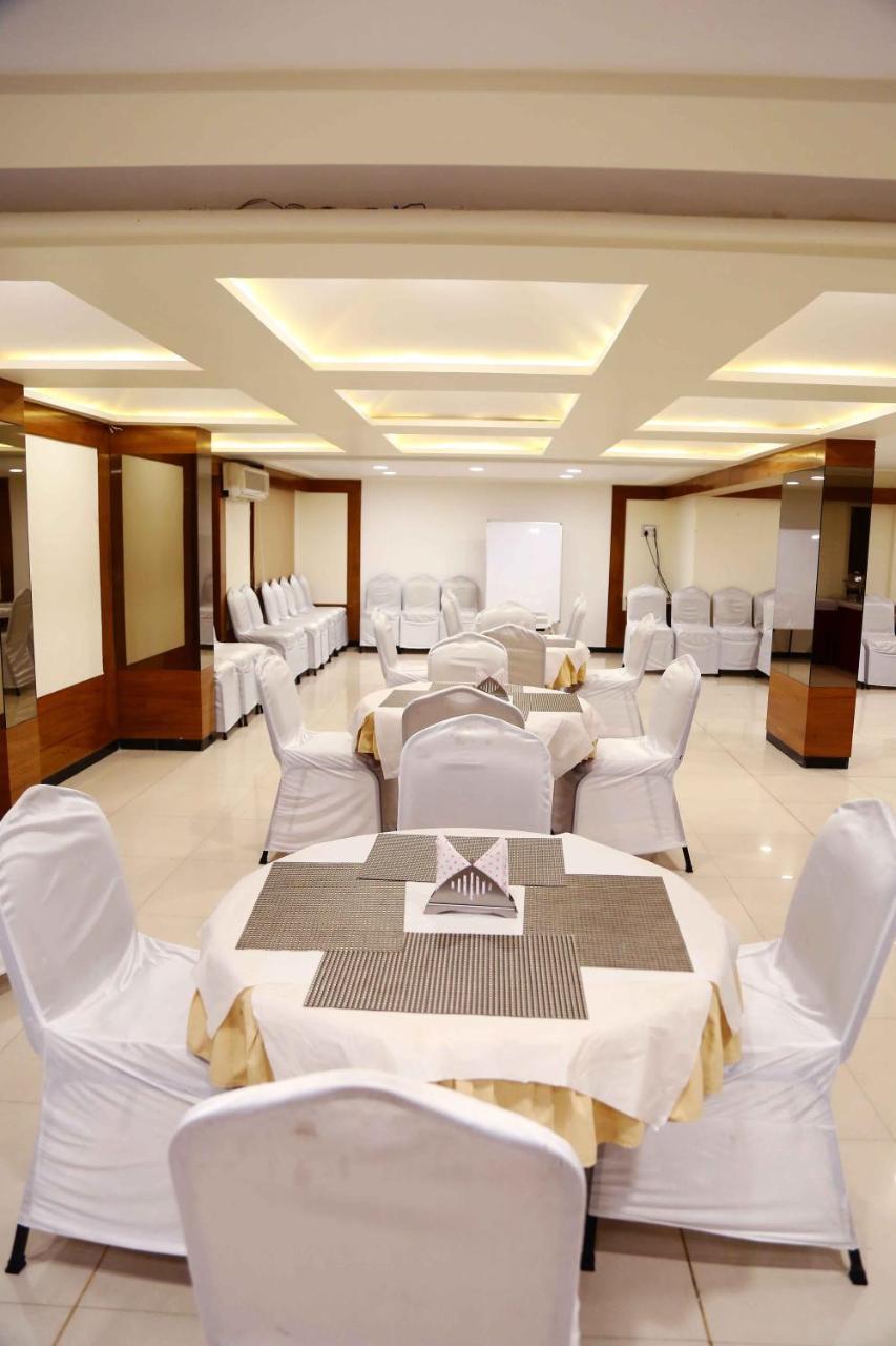 Hotel Regency Jamnagar Luaran gambar